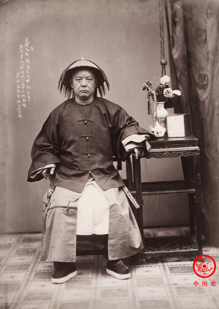 晚清人物老照片:劳动妇女在镜头前很紧张,直隶总督表情威严