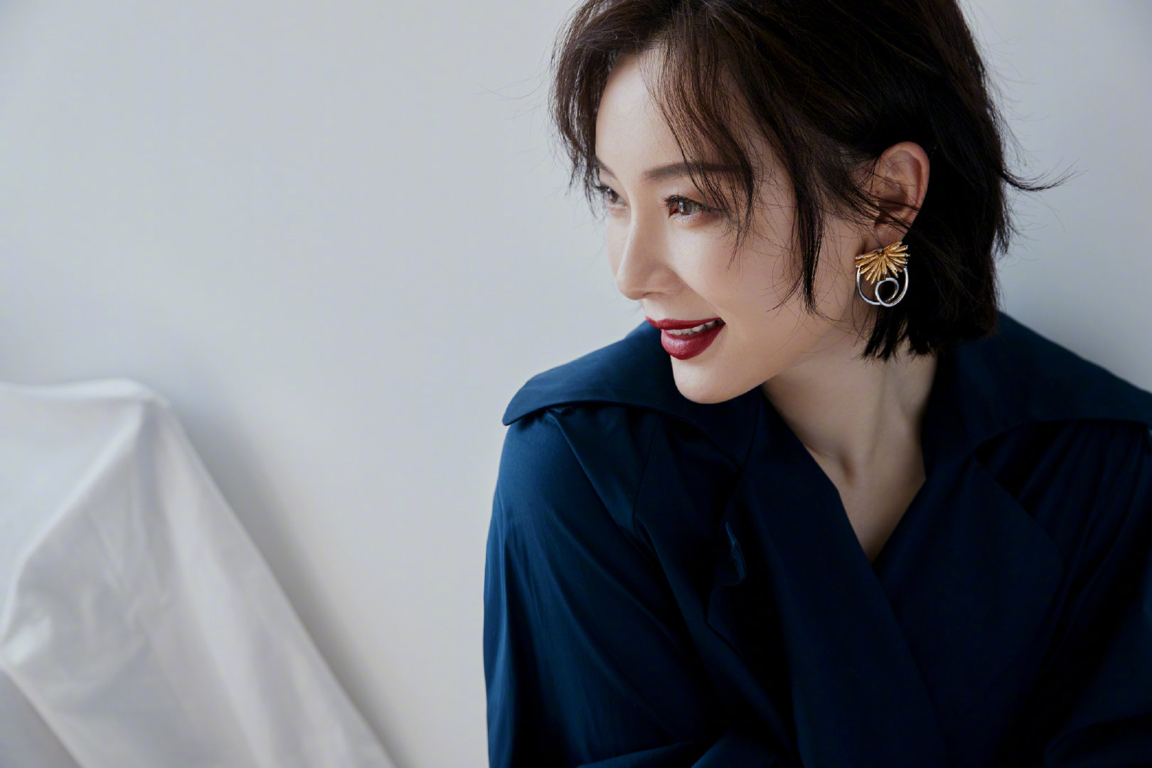 不管年龄多大依然要做那个最耀眼的女神,陈数侧脸杀美如画中人
