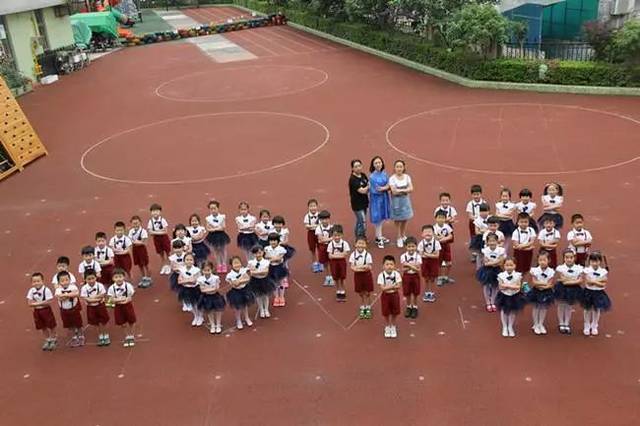 幼儿园毕业照创意摆拍,小朋友完胜大学生,解锁集体照正确姿势