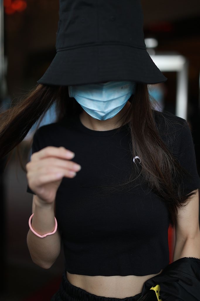 baby短t再变小腰精 马甲线隐现太撩了