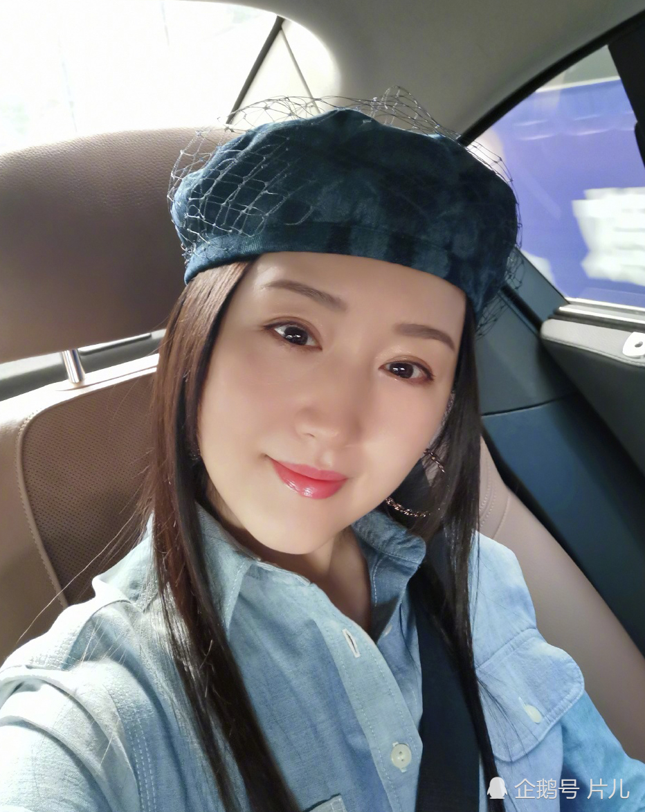 49岁杨钰莹近照罕曝光,昔日"甜歌皇后",依然少女感十足
