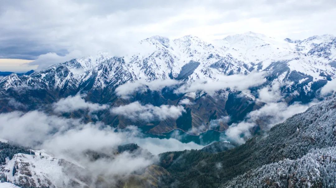 天山天池,马牙山,博格达峰,叶尔扎提·阿司汉,长焦镜头