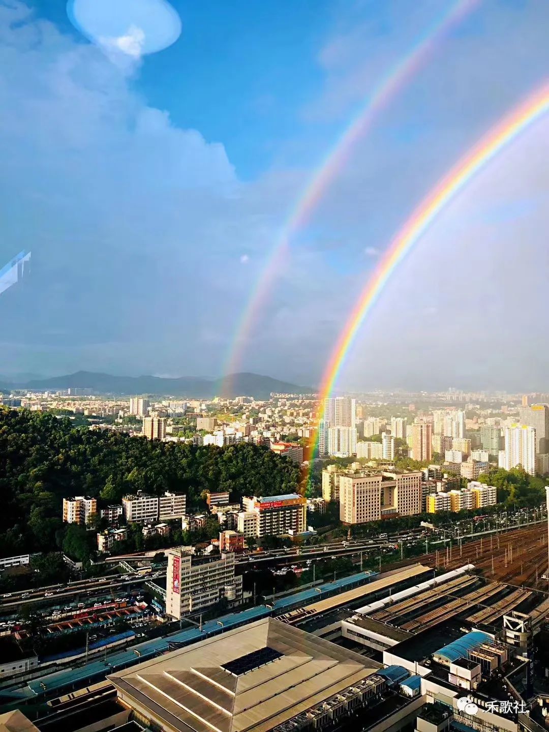 广州今天下午刷爆朋友圈的双彩虹你看了吗