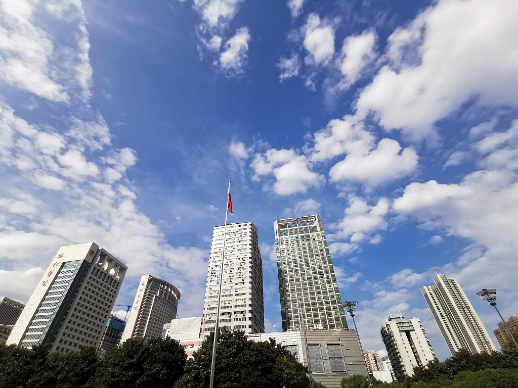 天气晴朗,武汉城市风景美.