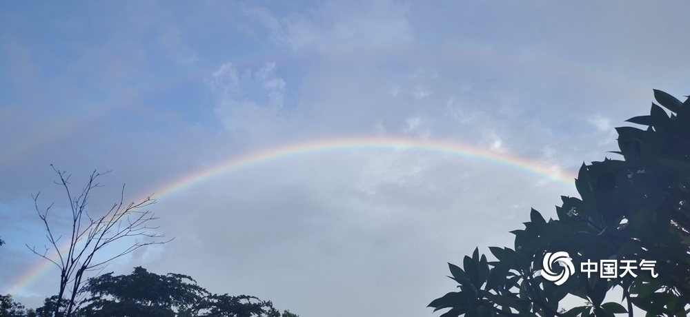 广东雨后出现双彩虹 刷屏朋友圈