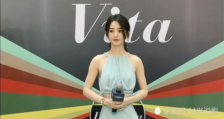 赵丽颖穿露腰裙出席活动,蚂蚁腰太抢眼,完全看不出已当妈了