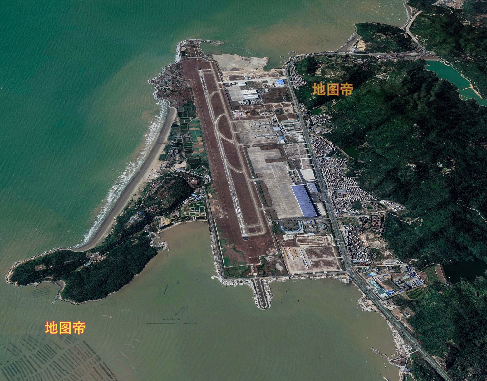 航拍珠海金湾机场,广东省第三大机场,跑道4000米国内少见