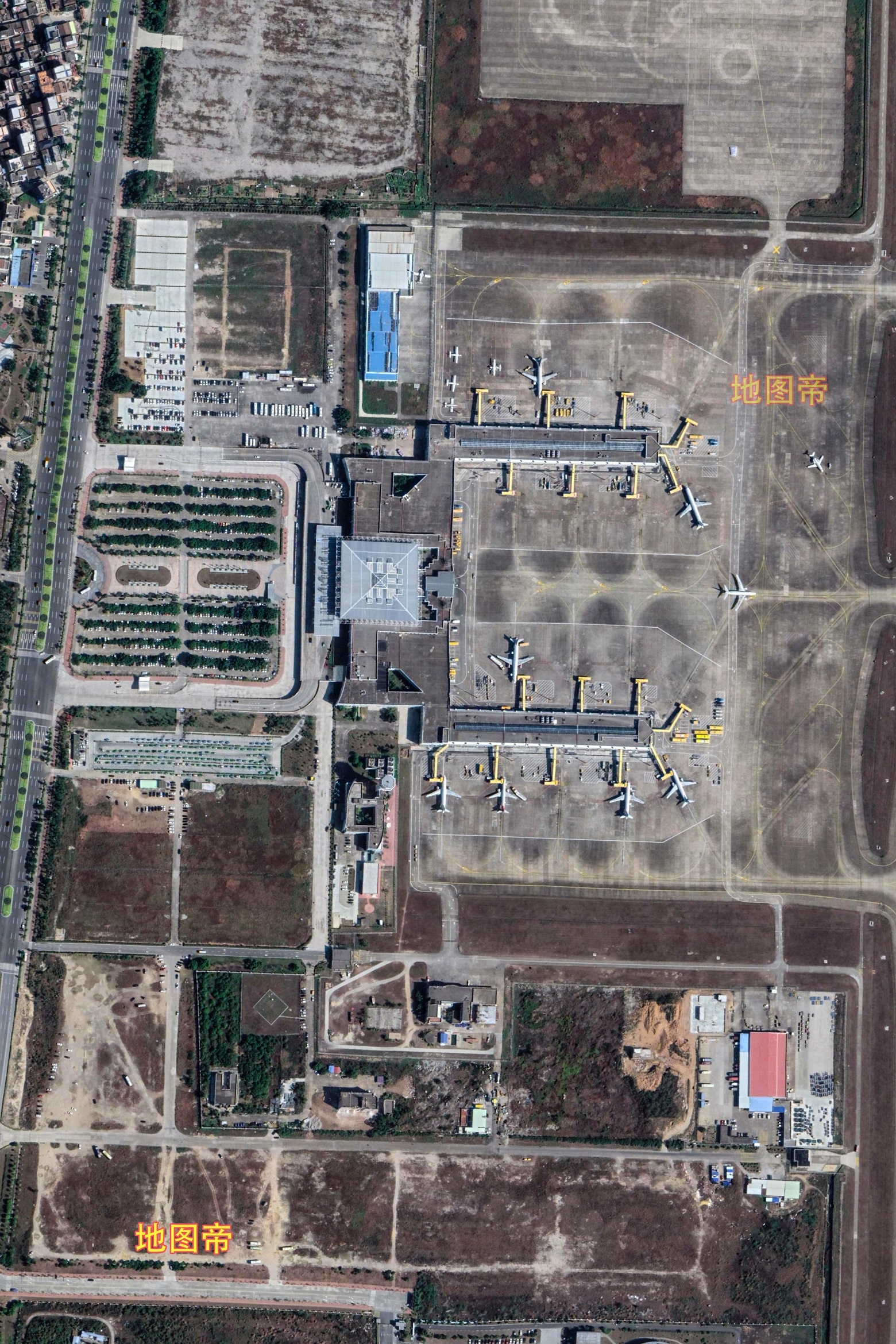航拍珠海金湾机场,广东省第三大机场,跑道4000米国内少见