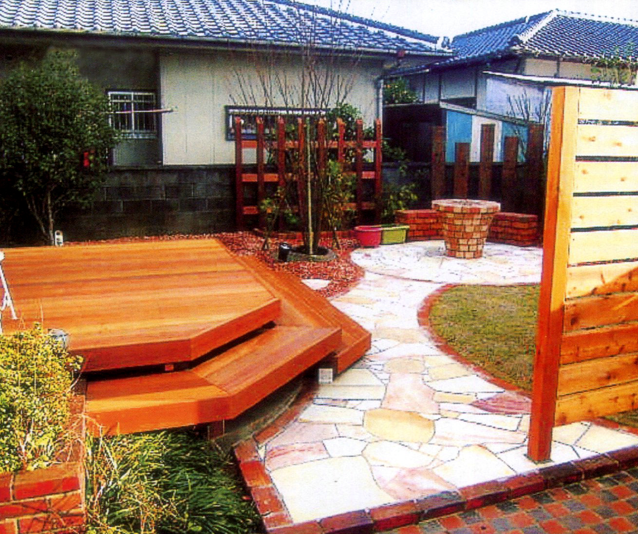 木甲板,碎石,花草打造的庭院,夏日里最美的风景,安详的生活花园