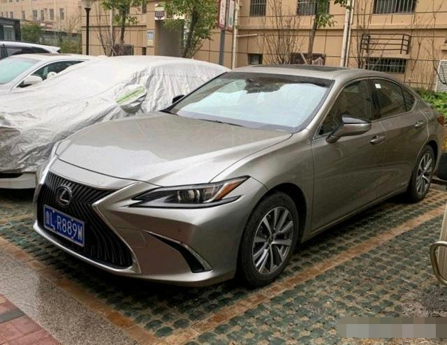 雷克萨斯es300图片,es300h雷克萨斯图片 养一台雷克萨斯es300一年要多少钱?看完后明白了!