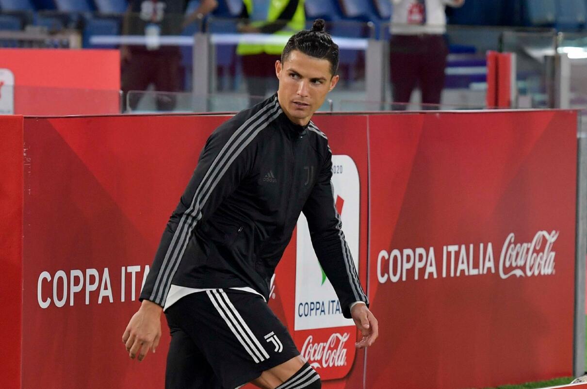 连丢2冠未来成疑!萨里输球落泪?尤文问题凸显c罗恐难在尤文退役