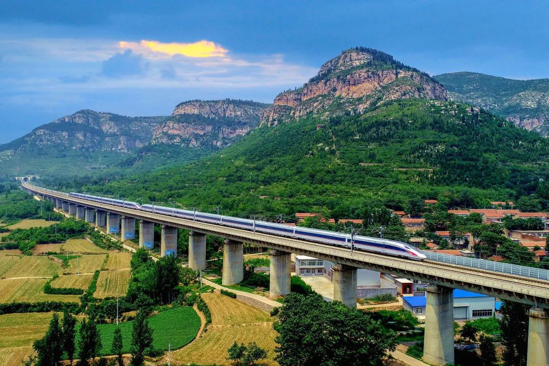 京沪高铁,山东,泰山,黄河,济南,大地