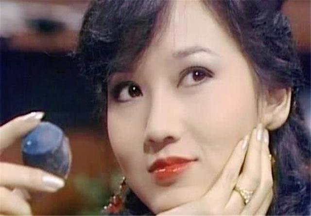 赵雅芝早期tvb拍戏ng镜头,女神还会卖萌,任达华还会嘬