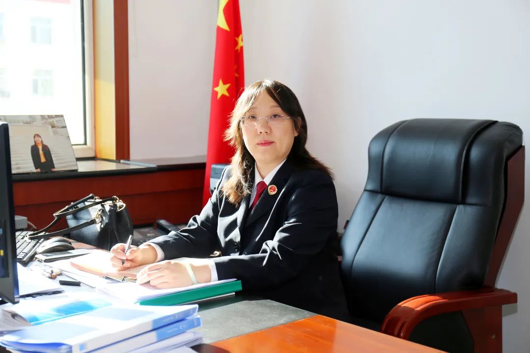 土默特左旗人民检察院党组书记,检察长  云聪丽 党的十九大报告将"