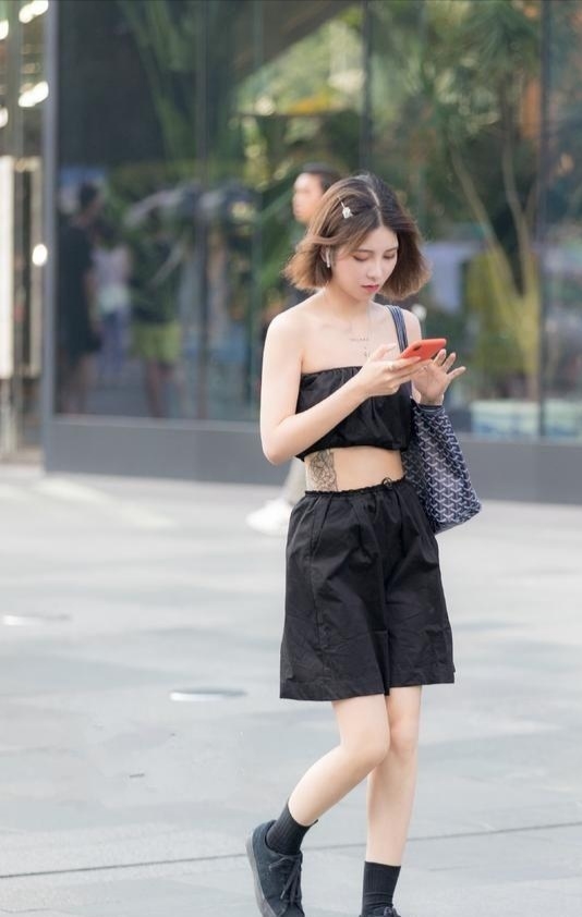 女神街拍—女人的好感来自对你感兴趣