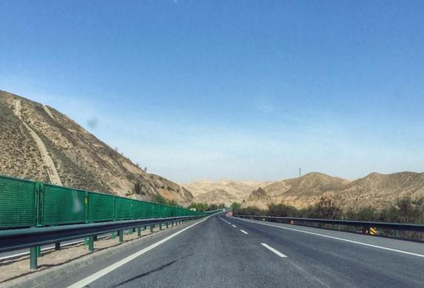 中国一条东西走向的高速公路,最长路段在这个省份,风景让人向往