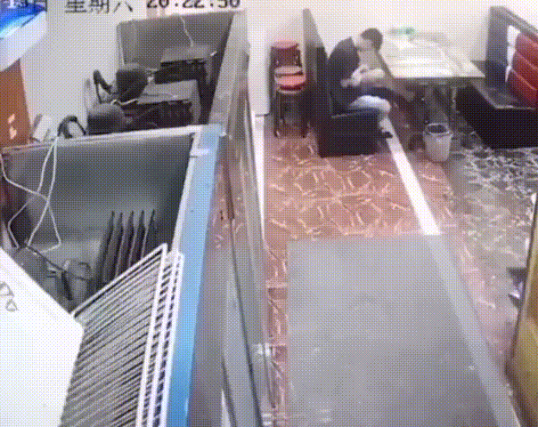 每日一笑:一个想跟神经病家人划清界限的爸爸