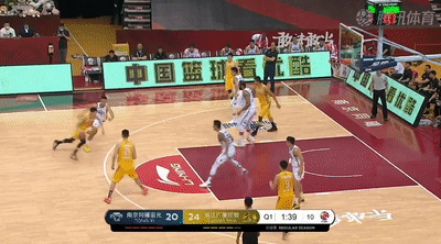 蝴蝶穿花 夹缝妙传 鬼手抢断!孙铭徽让人眼前一亮,他又涨球了