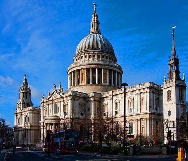 圣保罗大教堂,坐落于英国伦敦,巴洛克风格建筑的代表
