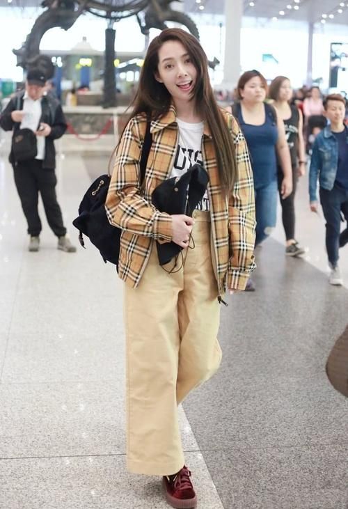 郭碧婷怀孕照曝光,发型凌乱穿衣随性气质不减,依旧是是最美孕妈