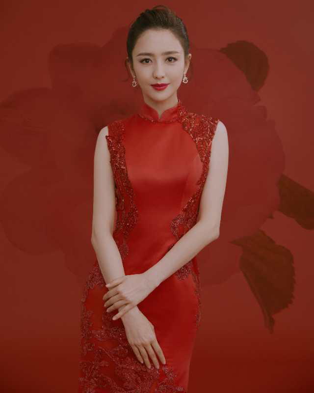 气质美女明星佟丽娅大方新式国风妆容红色长裙唯美写真