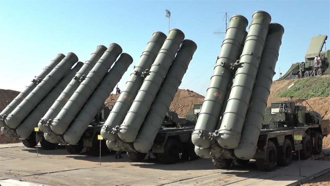 【s-400防空导弹:是俄罗斯防空军第四代地对空导弹系统.】