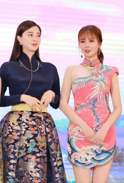 蒋欣才是微胖,穿绸面长裙衬沙漏身材,110斤体重比例完美属顶配