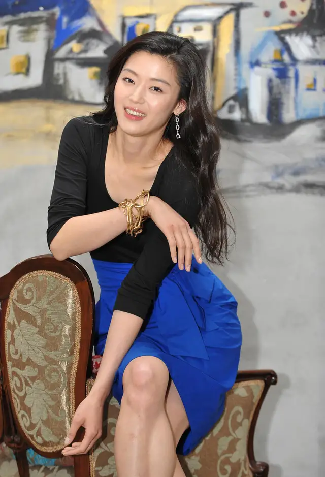 40岁"熟女"显风采,假如姐姐单身,想当她老公的人得排队