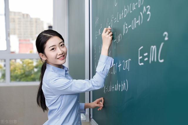 刚毕业的女大学生,你觉得是考教师,还是考公务员好?为什么?