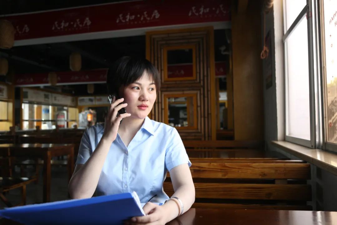 嵇康路上的这位美女"掌柜",你今天要火!