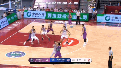 山东男篮7分钟仅得4分,出球难 空位投出界,巩晓彬终于