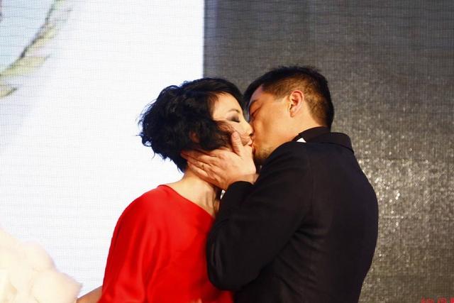 王菲李亚鹏离婚前最后一次同框,王菲满脸嫌弃甚至不想