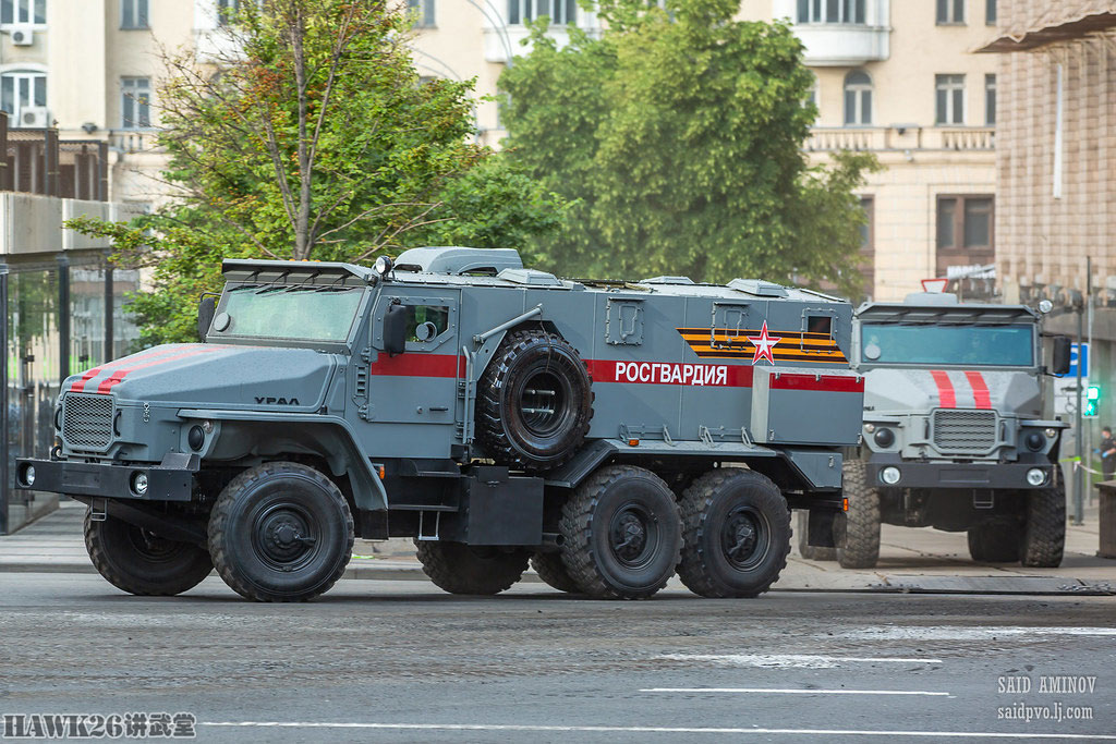 "乌拉尔"装甲运兵车基本上就是从乌拉尔军用卡车改进而来,结构相对