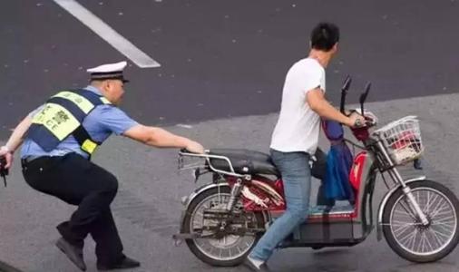 电动车被罚2000元,车主坦然:罚吧,这车我不要了