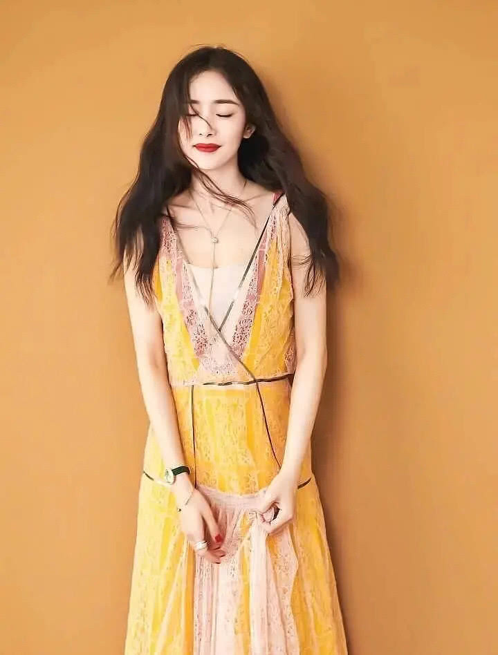 杨幂当了辣妈一样美,看到照片后,网友:真是美翻了