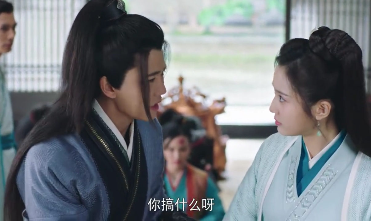 《暮白首》容婳来凌虚阁后,少阁主的地位就是没地位
