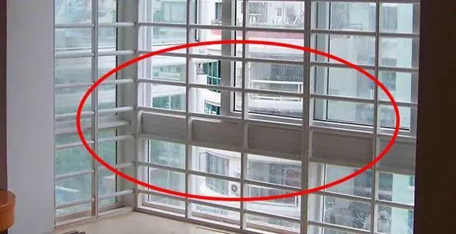 防盗网装在窗内还是窗外好?邻居家这样装,从没遭过贼!