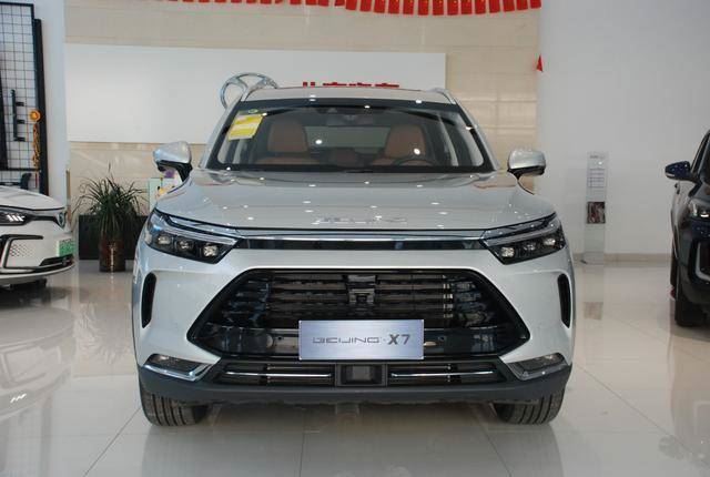 预售价区间为10万-15万元,beijing-x7定位a 级suv