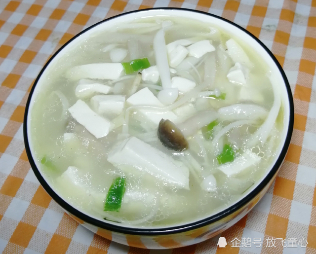 豆腐,白玉菇,蟹味菇,金针菇,开胃汤