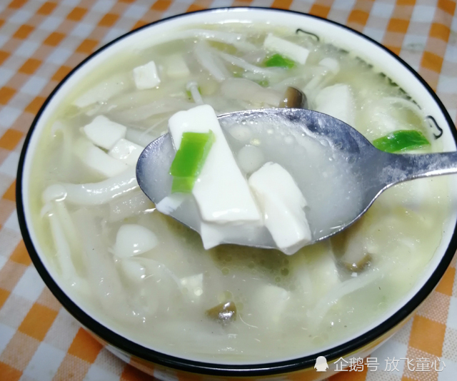 豆腐,白玉菇,蟹味菇,金针菇,开胃汤