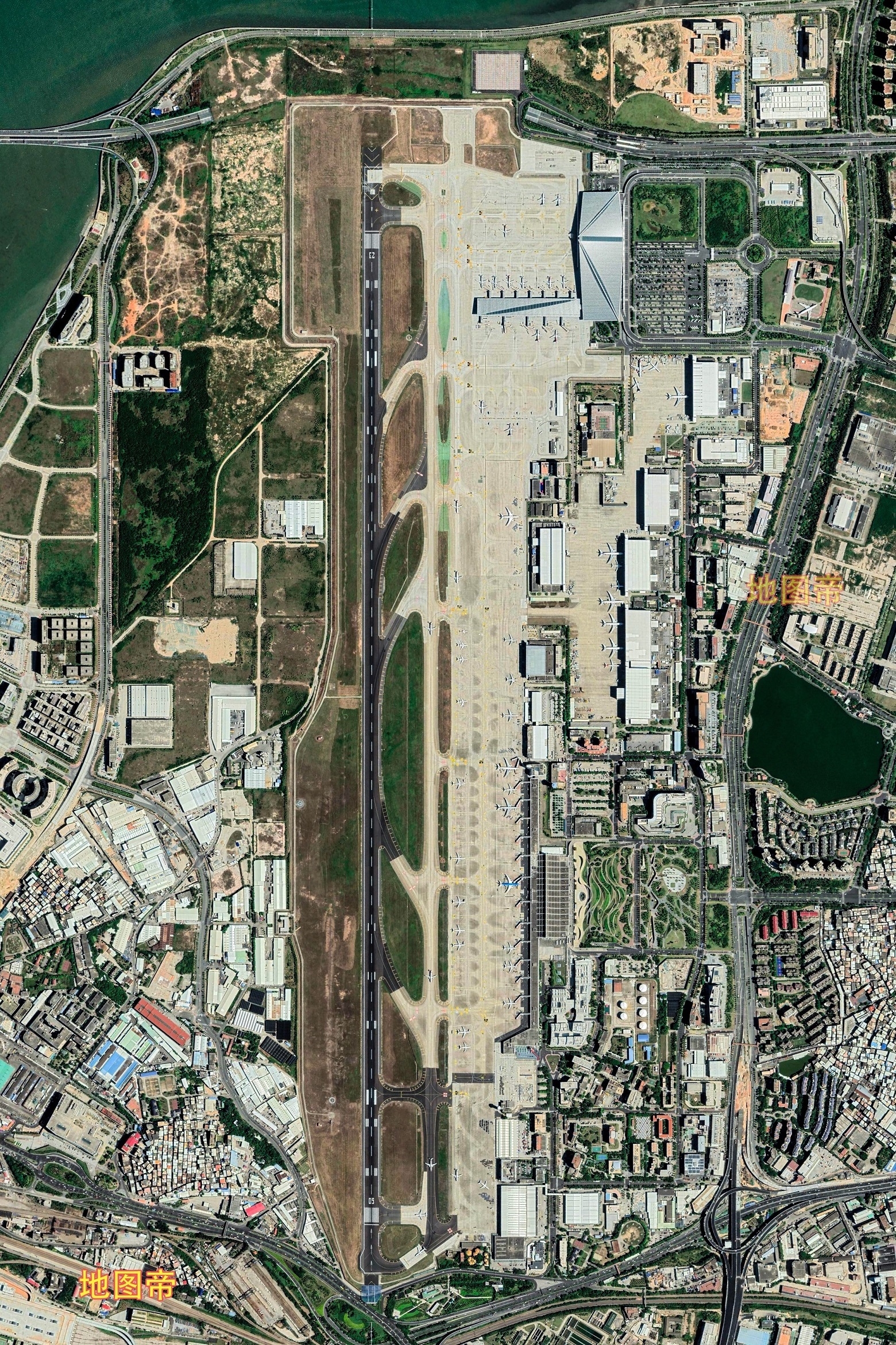 航拍厦门高崎国际机场,是我国第一个用外资兴建的机场