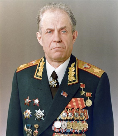 苏联解体后,自杀殉国的最高级别元帅是谁?他的遗言令所有人动容