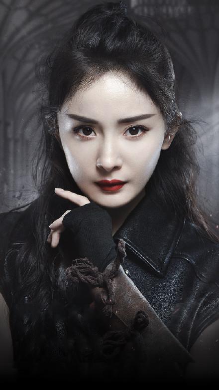 杨幂最新女神造型曝光,这足以角逐2021金鹰女神了吧?