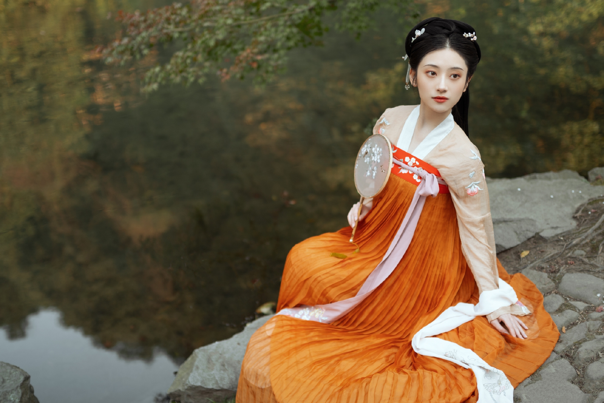 【汉服摄影】山高天远烟水寒,相思枫叶丹
