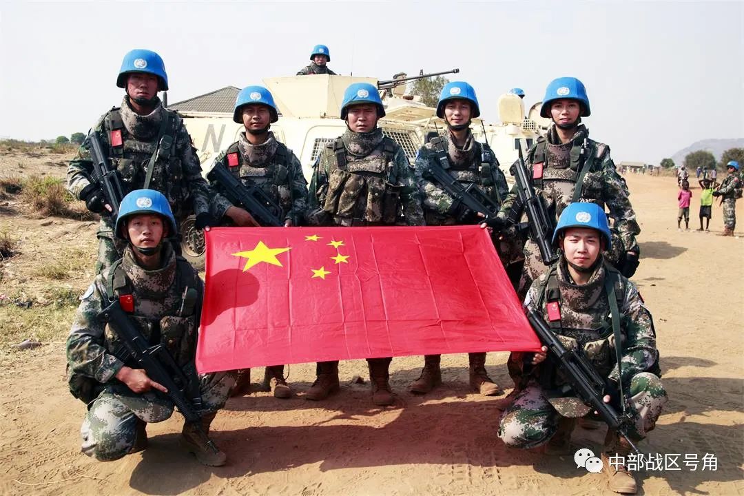 今天 远在海外的中国维和部队 用独特方式 表达着维和军人的爱国情怀
