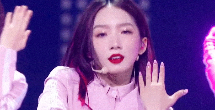 孟美岐火箭少女告别秀创下6小时千万播放新纪录!