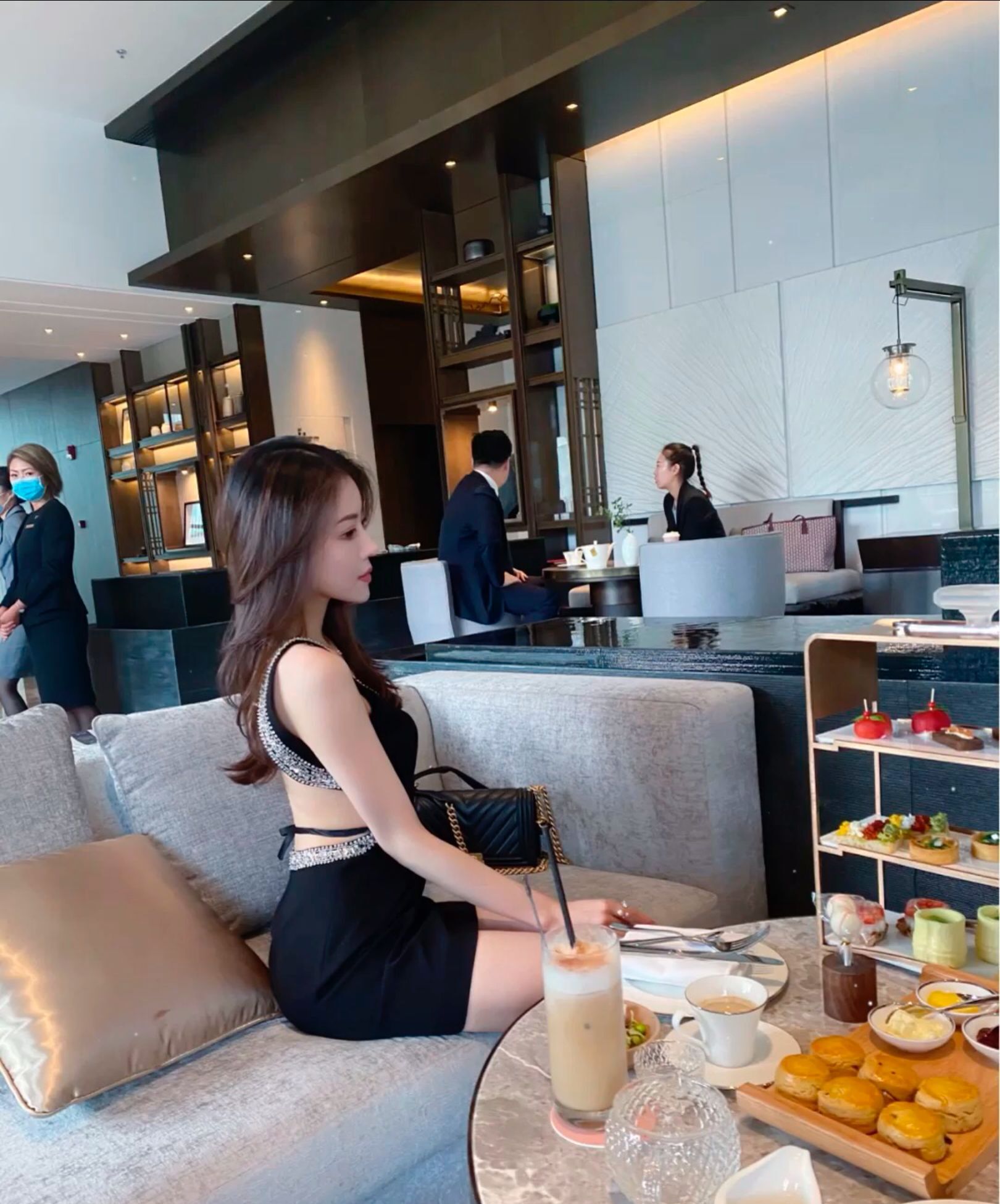 女神标配,高鼻梁大眼睛白皮肤,外加极品身材!