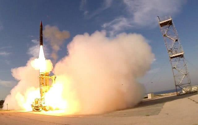 伊朗基地突发爆炸,现场腾起蘑菇云!外媒:可能核设施出事