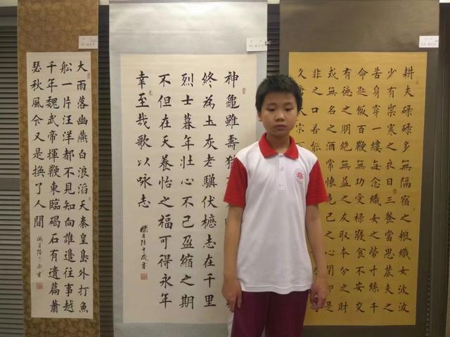 被称作"书法天才儿童"的14岁小孩,一手楷书写的专家都