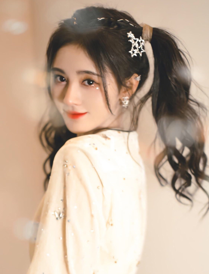 美女影视明星鞠婧祎甜美时尚写真美图